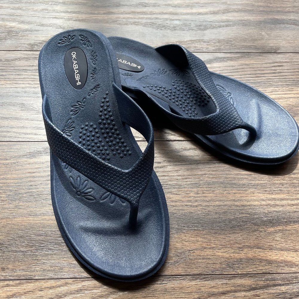 Okabashi Maui Flip Flops in Navy, Size S